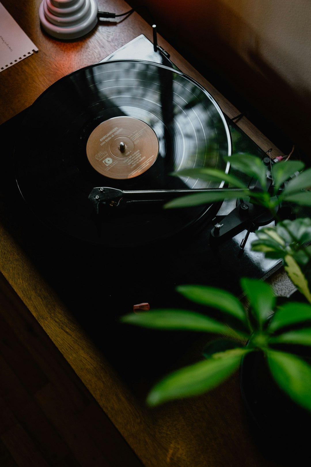 portfolio-01 Relaxing Sunday with a vintage record player